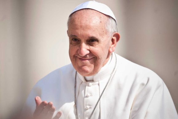 Pide el Papa por el fin de la pandemia en mensaje navideño