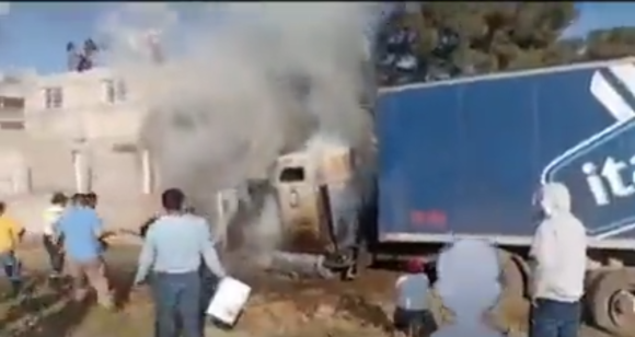 Por falla de frenos un tráiler de Italpasta se incendió