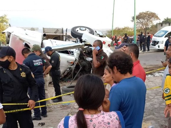 2684392 Mueren 49 migrantes tras volcadura de tráiler en Chiapas