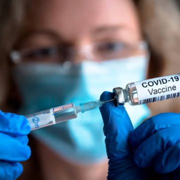 El 70% de los trabajadores de organismos que conforman el CCE ya fueron vacunados contra el Covid-19