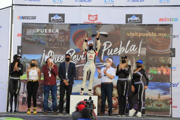 Recibe Puebla por primera vez el Nascar Parade
