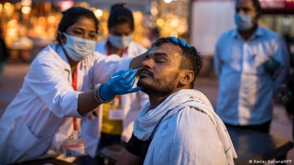 Detecta India dos casos de la variante Ómicron