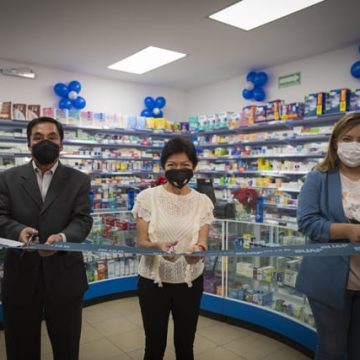 Inaugura rectora Lilia Cedillo sucursal 21 de Farmacias Fleming en Huejotzingo