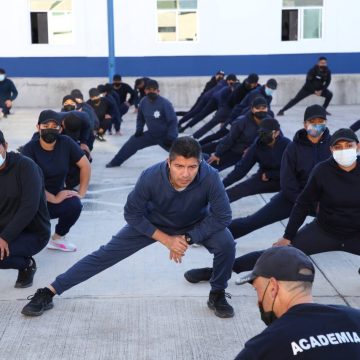 Eduardo Rivera supervisa formación física de cadetes de la Policía Municipal