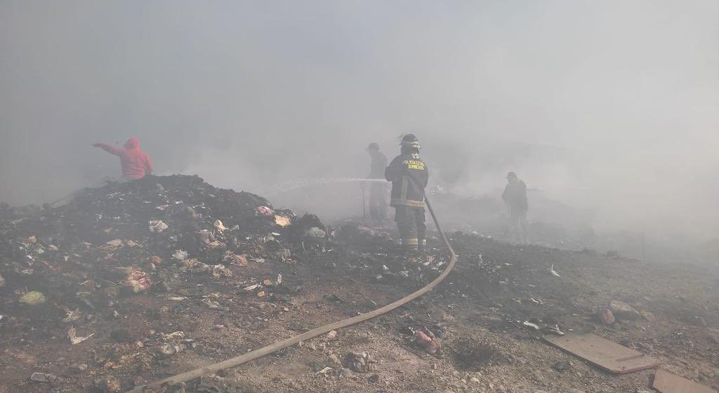 Registró incendio el relleno sanitario de Acatlán