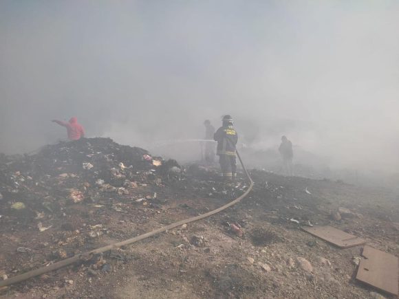 Registró incendio el relleno sanitario de Acatlán
