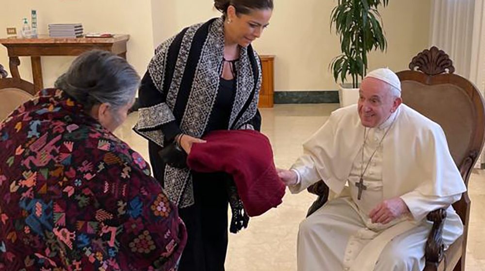 Recibe Papa Francisco a Artesanas de Puebla