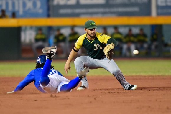Los Acereros apalearon  a los Pericos y habrá cuarto juego en la Serie del Príncipe