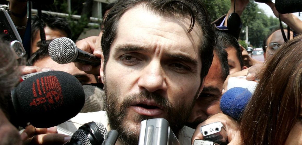Amenaza Carlos Ahumada: cesa persecución o exhibe videos de 4T