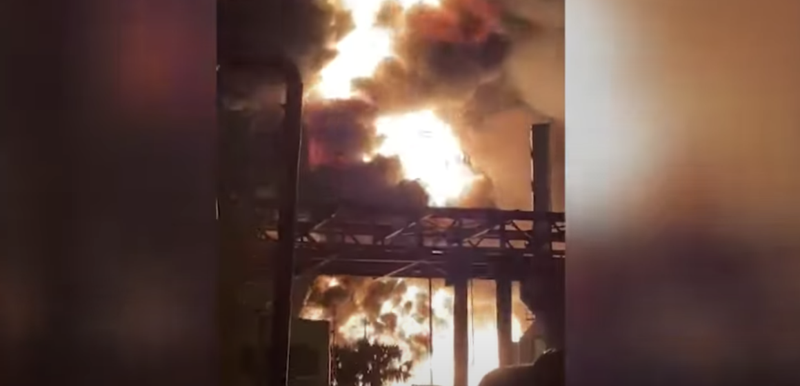 (VIDEO) Controlan incendio en refinería Lázaro Cárdenas de Minatitlán; no se reportan heridos