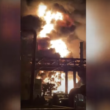 (VIDEO) Controlan incendio en refinería Lázaro Cárdenas de Minatitlán; no se reportan heridos