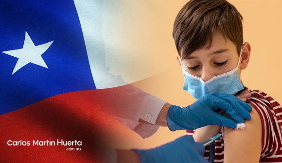 Niños de 3 y 5 años son vacunados en Chile
