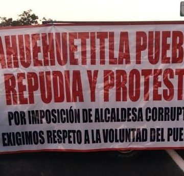 Bloquean la carretera Puebla – Oaxaca por conflicto poselectoral en Ahuehuetitla