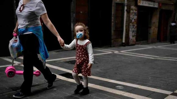 Nueva York registra un alza de hospitalizaciones de niños por la Covid-19