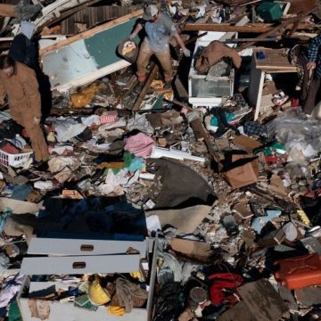 Suman 88 muertos en EU por serie histórica de tornados