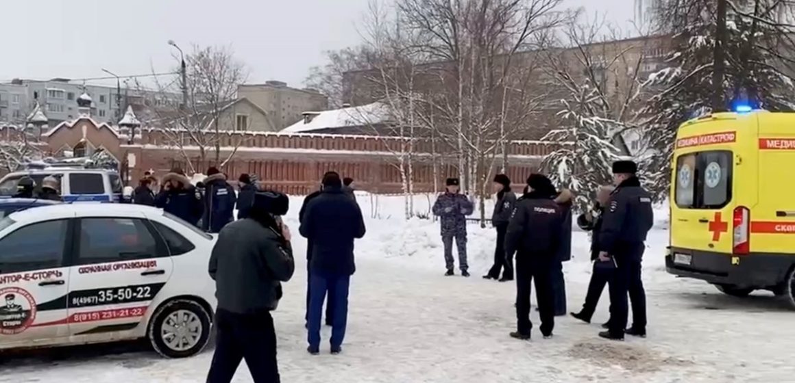 Ataque con artefacto explosivo deja 10 niños heridos en una escuela rusa