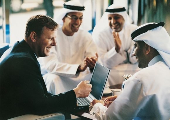 Emiratos Árabes Unidos, primer país del mundo en tener una semana laboral de 4 días y medio