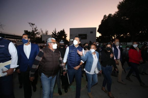 Camina Eduardo Rivera calles de La Margarita para mejorar la seguridad