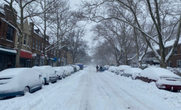 Cancelan vuelos por tormenta de nieve en el noreste de EEUU