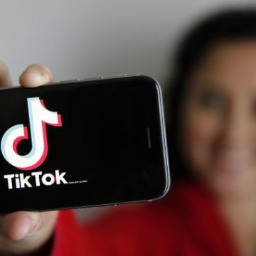Adolescente se mata con subametralladora al grabar video en TikTok
