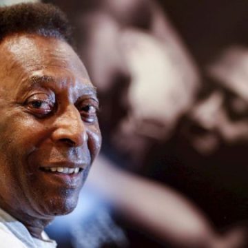 Pelé es hospitalizado para controlar tratamiento contra cáncer