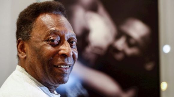 Pelé es hospitalizado para controlar tratamiento contra cáncer