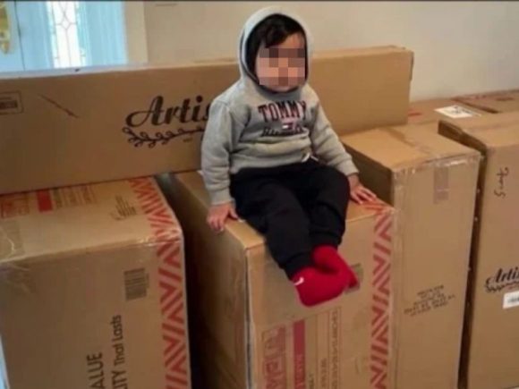 Bebé hace compras por 40 mil pesos con celular de mamá