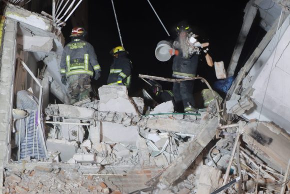 Rescata Bomberos del Estado dos cuerpos más en el Barrio de San Matías
