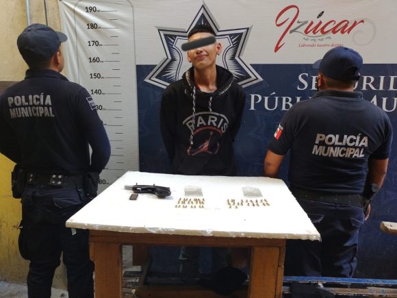 Se paseaba armado por las calles de Izúcar, ya fue detenido