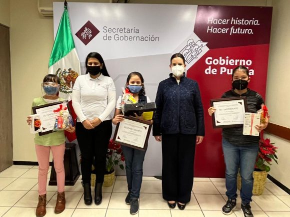 Premia SEGOB a ganadores del concurso “La Voz de mi Lápiz”