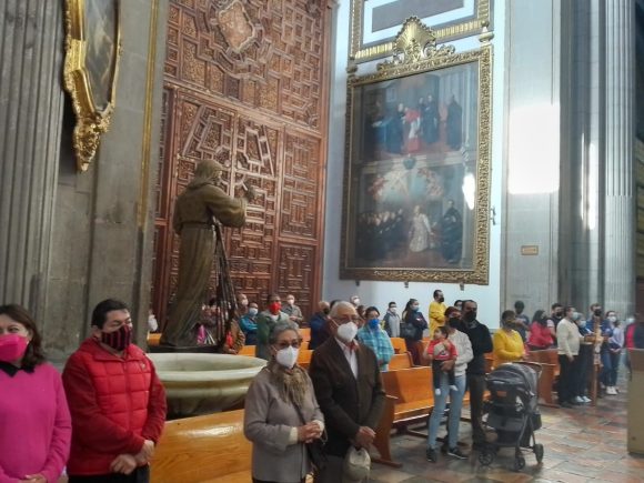 Pide arzobispo de Puebla redoblar esfuerzos para frenar contagios de Covid-19