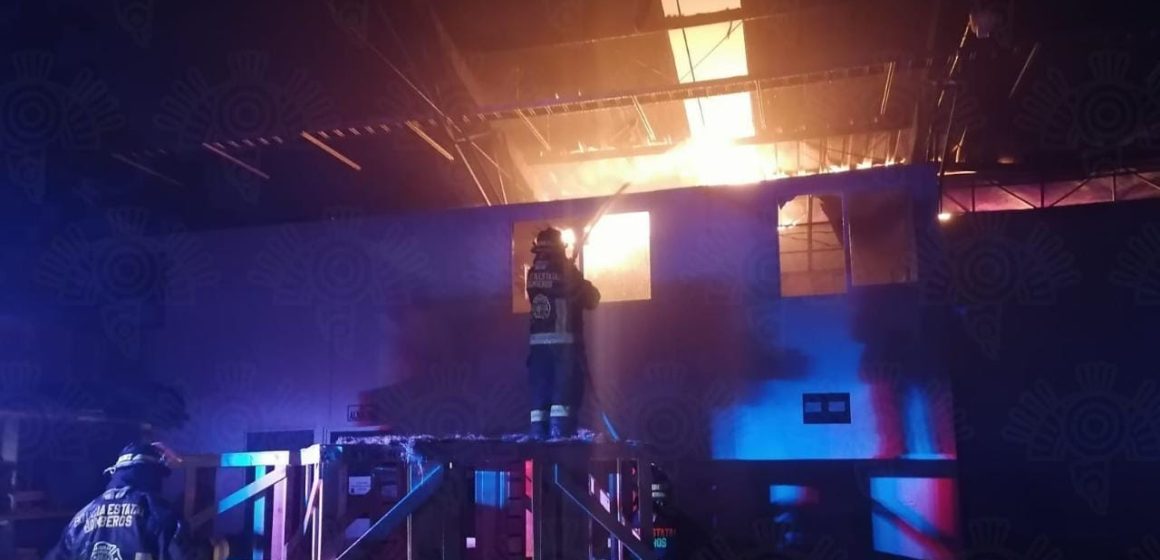 Bodega de reciclado se incendió en parque industrial Sanctorum