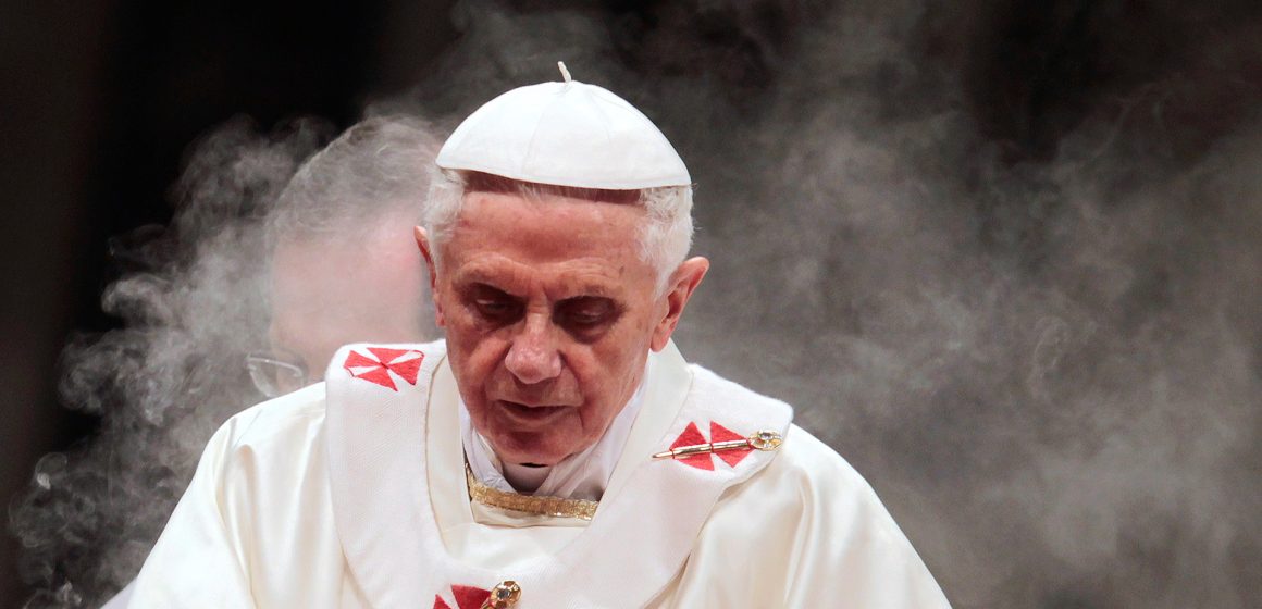 Benedicto XVI acepta falso testimonio en informe de abuso