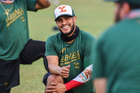 Los Pericos de Puebla suman a Jorge Flores en un cambio con los Mariachis