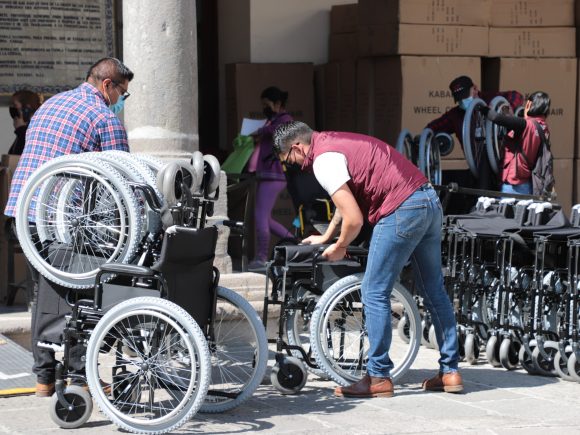 Reparte SEDIF mil 474 aparatos rehabilitatorios para personas del interior del estado