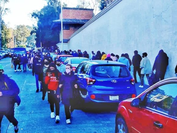 Galería: Asi luce el primer día de vacunación de los maestros