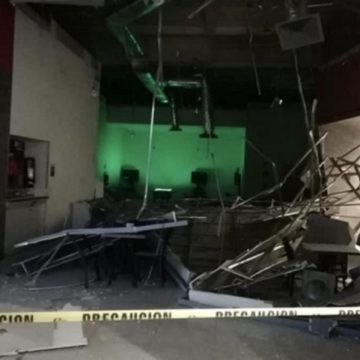 Dos personas lesionadas tras el colapso del techo en sala Cinemex en Las Torres