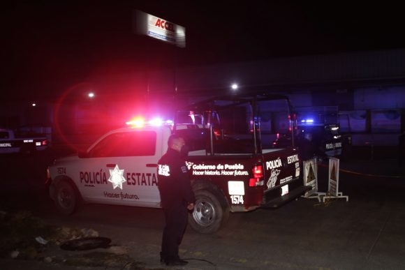 Recuperó Policía Municipal de Puebla un vehículo robado; cuatro hombres fueron detenidos