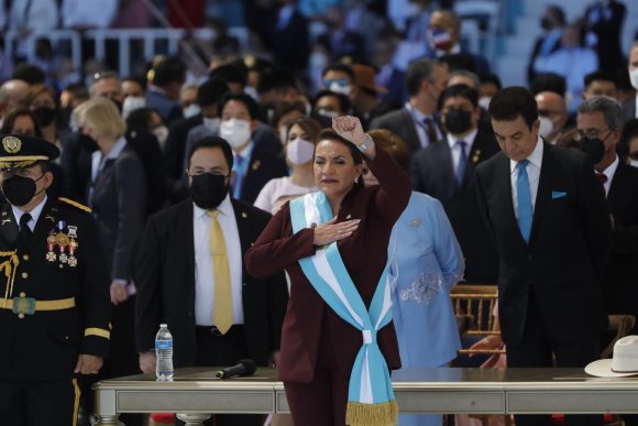 Rinde protesta Xiomara Castro como presidenta de Honduras