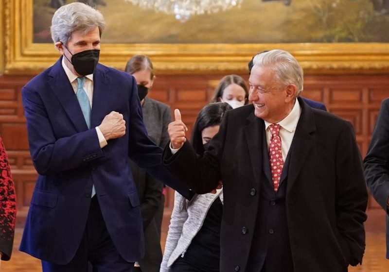 López Obrador y John Kerry acuerdan creación de grupo para energías limpias