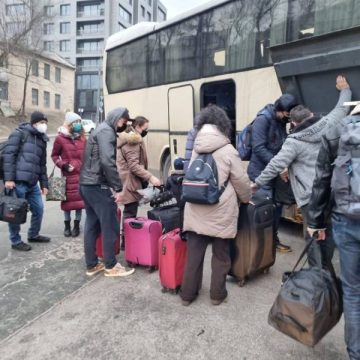 Confirma SRE traslado de mexicanos en Ucrania al sur de ese país