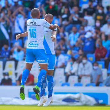 Puebla mantiene el liderato tras vencer 2-0 a Querétaro