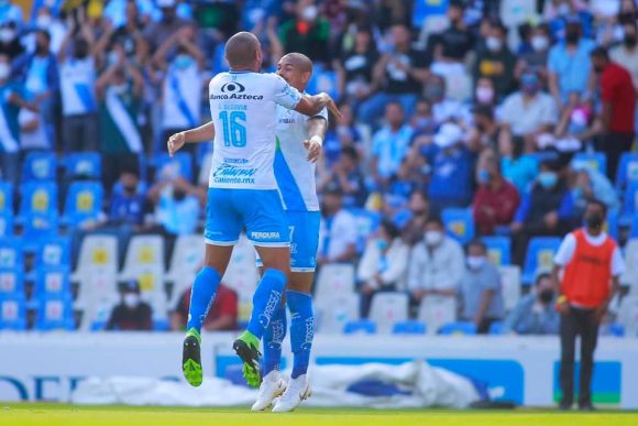 Puebla mantiene el liderato tras vencer 2-0 a Querétaro
