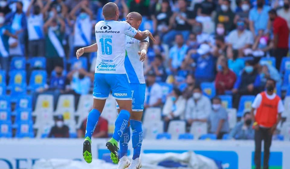 Puebla mantiene el liderato tras vencer 2-0 a Querétaro