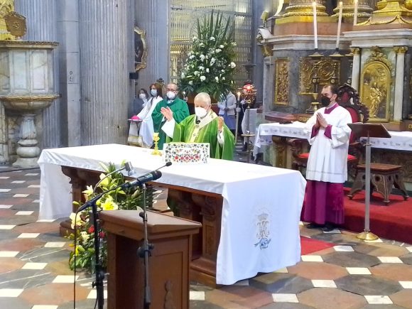 Llama arzobispo a sociedad poblana a unirse en oración para el pronto fin del conflicto bélico