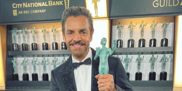Eugenio Derbez gana en los SAG Awards por actuación en la película “CODA”