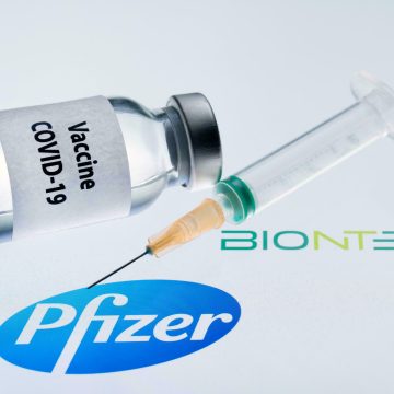 Pfizer envió solicitud para aprobación de vacuna contra COVID-19 en menores de 5 años