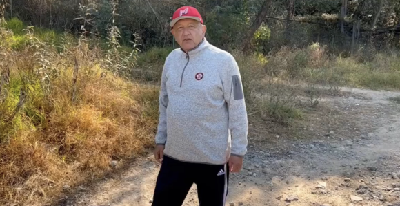 AMLO caminando CMH (VIDEO) “Me puedo caer, pero me voy a levantar”; AMLO se ejercita tras problemas cardiacos