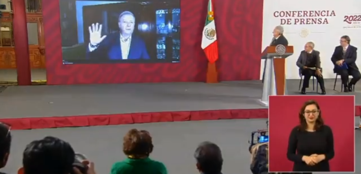 (VIDEO) AMLO puso en la mañanera el vídeo de cómo se cae Gilberto Lozano y dijo “los que se juntan con el diablo les va mal”