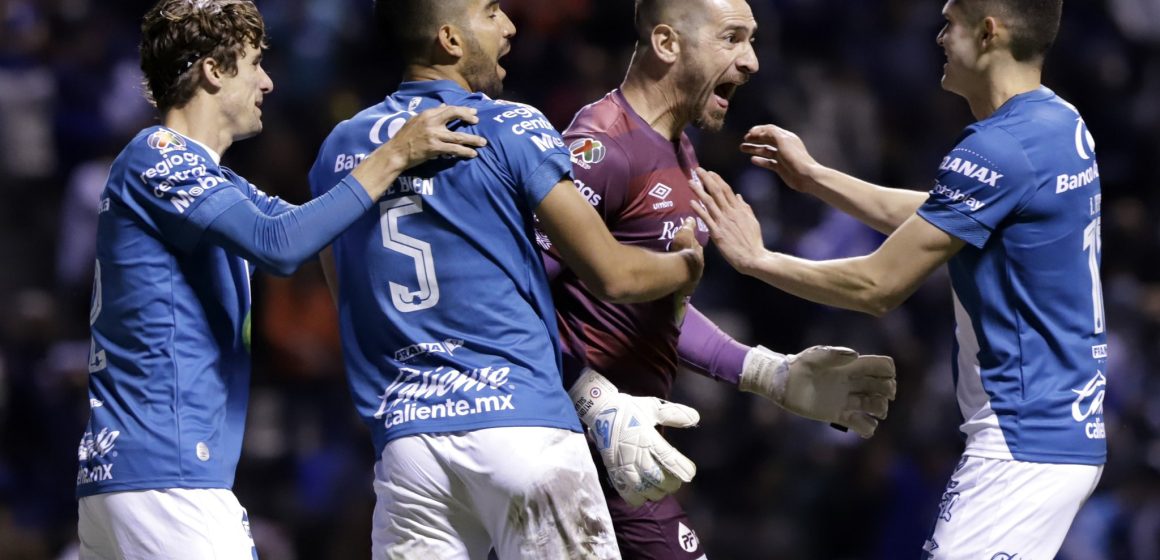 Puebla derrota a Monterrey; sigue de líder